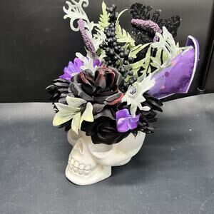 Hyde And Eek! Halloween “Creepy Plant” White Skull Flowers Arrangement Display